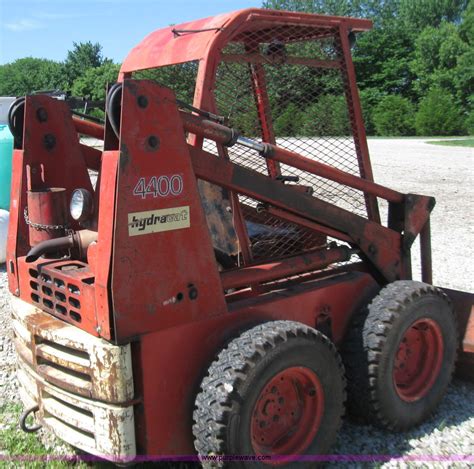 Q&A: GEHL 4400 SKID LOADER with FORD ENGINE 